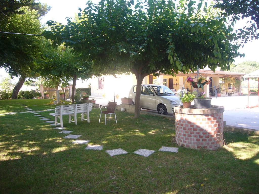 Agriturismo Al Rifugio Divino Belvedere Ostrense Bagian luar foto