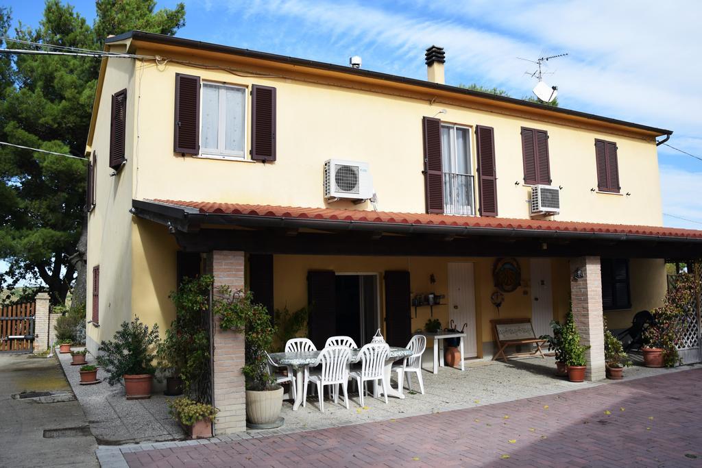 Agriturismo Al Rifugio Divino Belvedere Ostrense Bagian luar foto