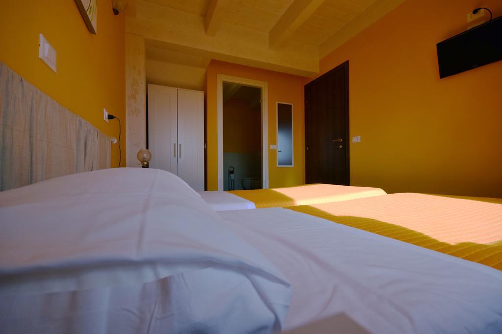 Agriturismo Al Rifugio Divino Belvedere Ostrense Bagian luar foto